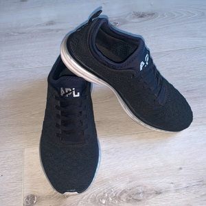 APL Women’s Black shoe SZ 7.5 Great Condition!!!